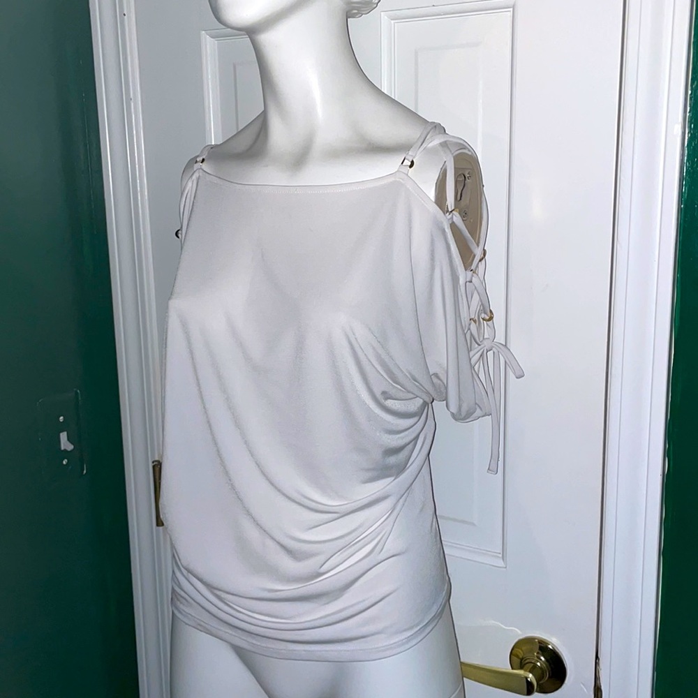 Express top with shoulder detail Size Extra Small